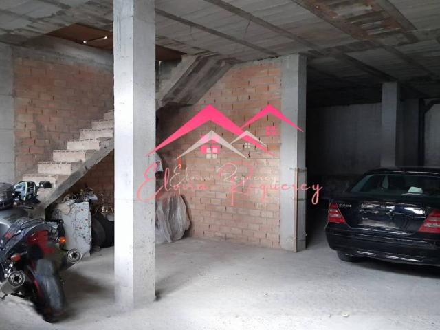 Se vende edificio en estructura de hormigón en semicentro