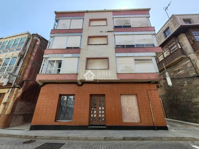 SE VENDE EDIFICO EN EL CENTRO DE CÉE