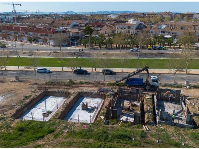 se vende el chalet independiente de nueva construcion 3 dormitorios y 3 baños con piscina privada en