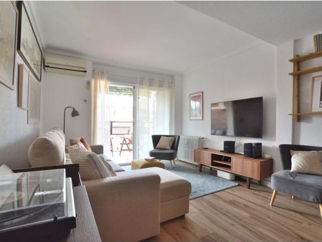 SE VENDE ELEGANTE VIVIVIENDA DE 4 DORMITORIOS EN ZONA EXCLUSIVA DE CHAMBERI