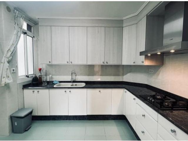 SE VENDE EN EXCLUSIVA Amplia vivienda de 162 m2, con terraza bañada por luz natural y situada en una