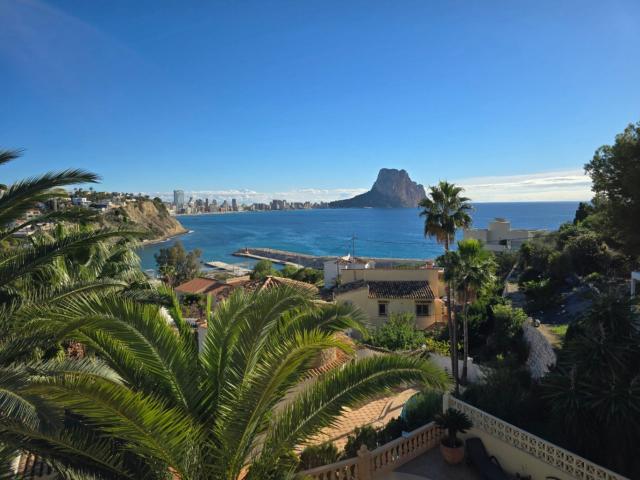 Se vende en exclusiva esta preciosa villa muy bien ubicada c. 281m² Calpe Calp