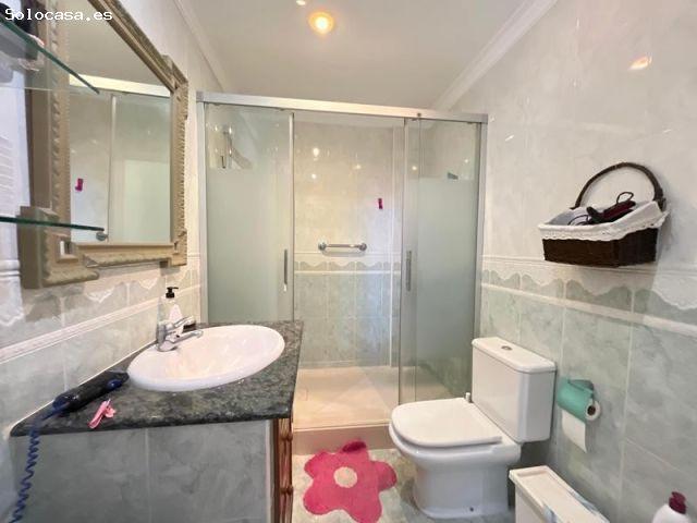 SE VENDE ESPECTACULAR CASA ADOSADA DENTRO DE CASCO URBANO DE ESTEPONA