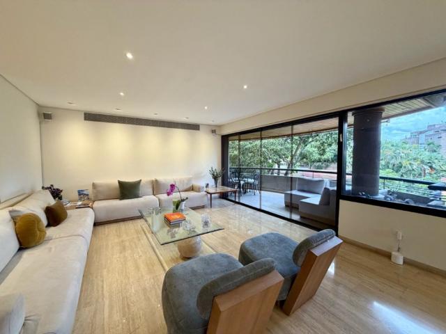 Se vende espectacular apartamento Sebucan 3H/4B/3P + S