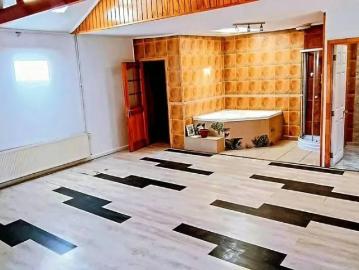 Se vende espectacular propiedad en Valdivia. Ubicada en Villa Los Encinos. 5 D, 3 B | 5 Dormitorios por 270000. 00 en Valdivia