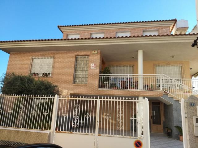 SE VENDE ESTUPENDO CHALET EN ALJUCER, MUY CERCANO AL CENTRO DE MURCIA