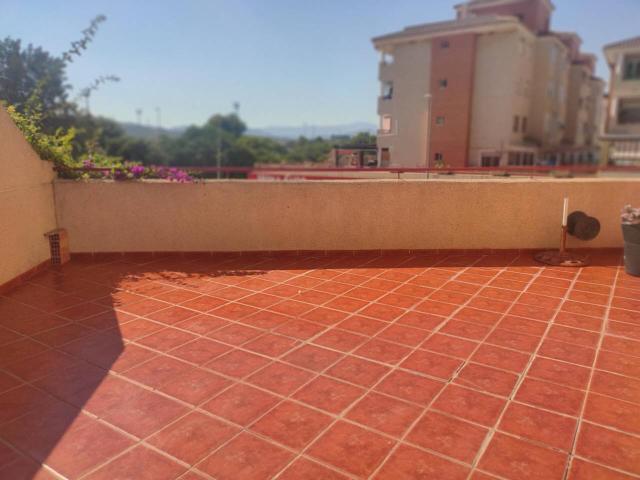SE VENDE ESTUPENDO BAJO EN TORRE DEL MAR¡