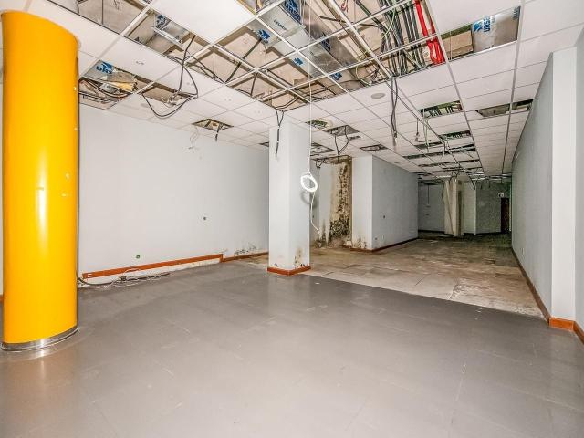Se vende estupendo local en calle Huelgas