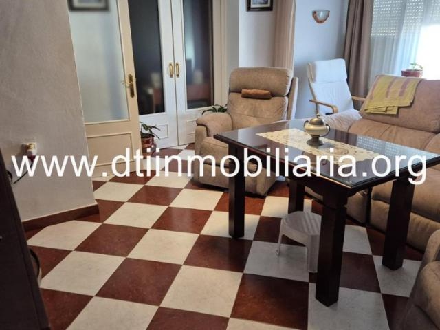 SE VENDE ESTUPENDO PISO LA PALMA DEL CONDADO