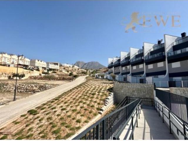 Se vende exclusivo ático de lujo, completamente amueblado, con vistas