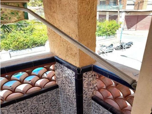 Se Vende Exclusiva Casa Chalet en Esquina, a escasos metros de Gran Vía! Precio: 189.000€