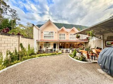 SE VENDE EXCLUSIVA CASA + EDIFICIO DE INVERSION EN OXAPAMPA