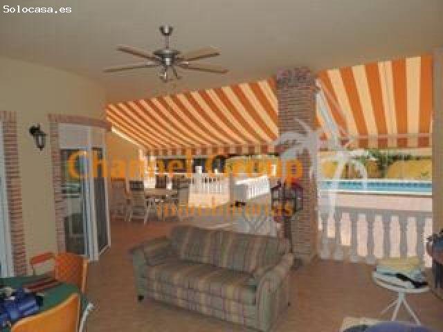 SE VENDE FANTASTICO CHALET CON PISCINA EN CATRAL !
