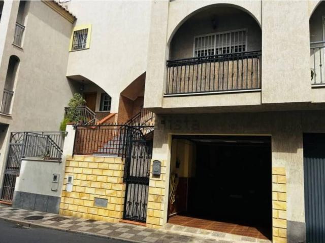 Se vende fabulosa casa en Motril con ubicación excelente y combinación rodeada de negocios y todas las comodidades