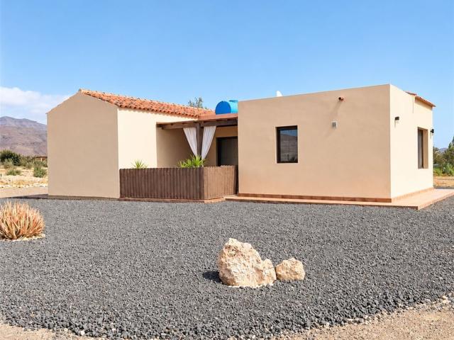 Se vende finca rústica de 10.000 m² con vivienda unifamiliar. 97m² Tuineje