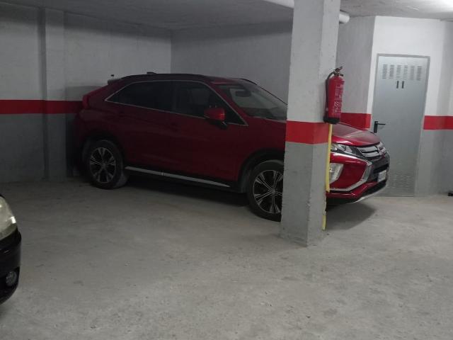 SE VENDE GARAJE CON TRASTERO / ZONA ALTOZANO /