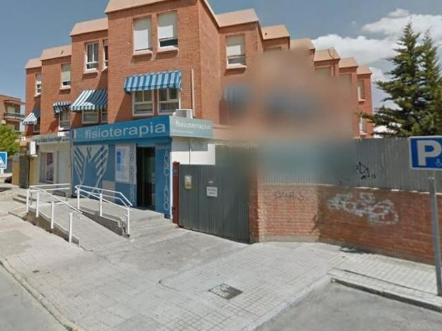 SE VENDE GARAJE CERRADO JUNTO AL HOSPITAL CON LUZ Y AGUA