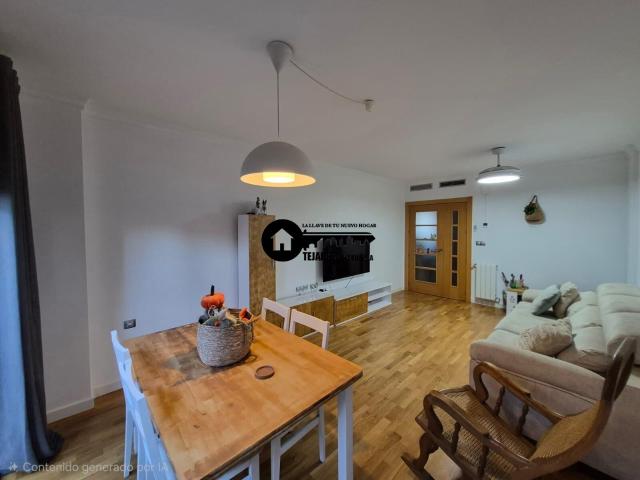 SE VENDE GRAN OPORTUNIDAD VIVIENDA ADOSADA ZONA MEDICINA