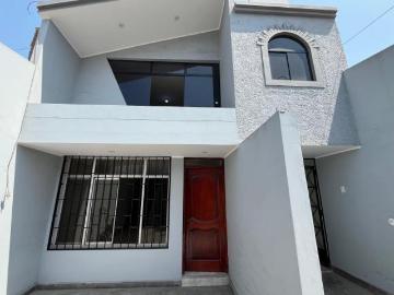 SE VENDE GRAN CASA CON COCHERA EN CARABAYLLO