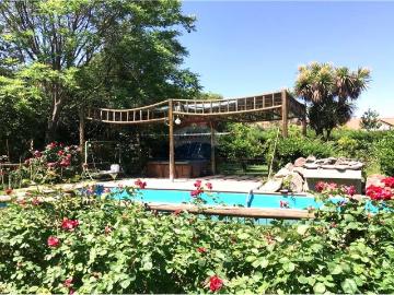 Se Vende gran casa y parcela, alto standar de cons
