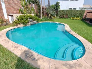 SE VENDE HERMOSA CASA CON PISCINA EN LA PLANICIE SEGUNDA ETAPA LA MOLINA
