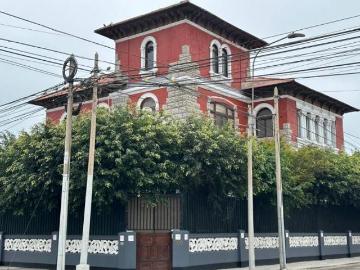 Se Vende Hermosa Casa De Época Estilo Inglés En La Punta !