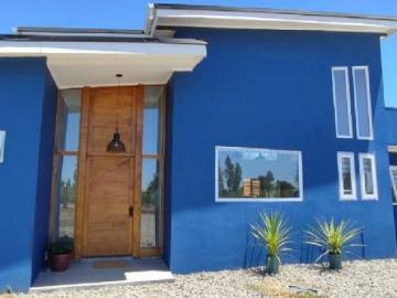 Se vende hermosa casa de un piso en condominio camino a Cato