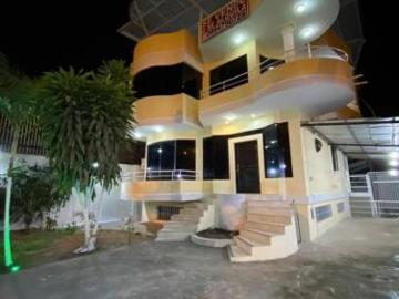SE VENDE HERMOSA CASA EN CHONE, AV. ELOY ALFARO