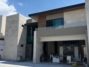 Se vende hermosa casa en fraccionamiento privado al norte de Saltillo