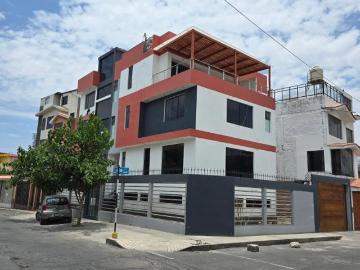 Se vende hermosa casa en JLBR, 1era de Colón