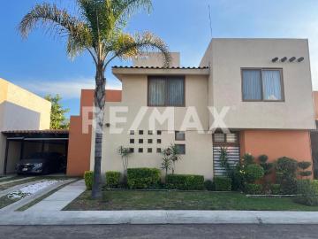 SE VENDE HERMOSA CASA EN ZONA PUERTA REAL CORREGIDORA