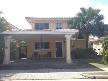 Se vende Hermosa Casa Unifamiliar en Brisas del Golf Villa Tivoli