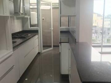 SE VENDE HERMOSO Y MODERNO DEPARTAMENTO TRIPLEX EN LA MOLINA – TOWN HOUSE