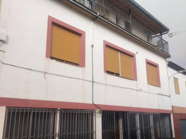 Se vende Hotel de 14 Habitaciones + Local comercial + vivienda independiente