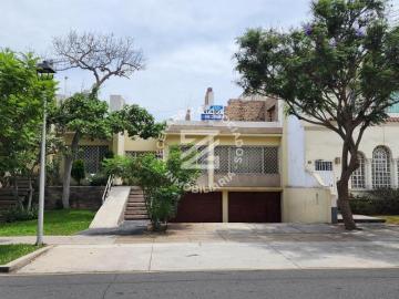 SE VENDE INMUEBLE EN LA URBANIZACIÓN COUNTRY CLUB EN SAN ISIDRO