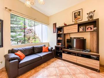 Se vende linda y acogedora casa frente a Parque en Urb. La Capilla en La Molina
