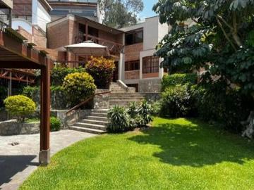 Se vende linda casa con jardin en Surco por el Museo de Oro M