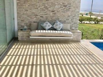 Se vende linda casa en era fila en Cond Mikonos