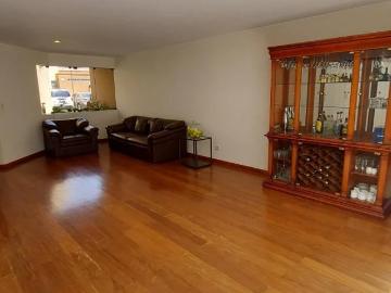 Se vende linda casa remodelada en condominio en surco