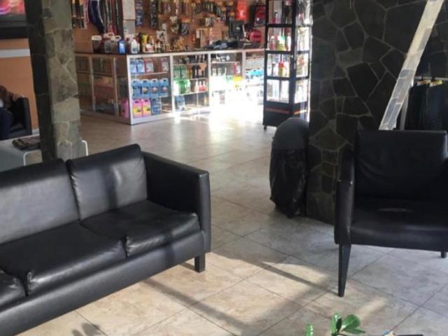 Se vende local 2700m2 Chacao 1488