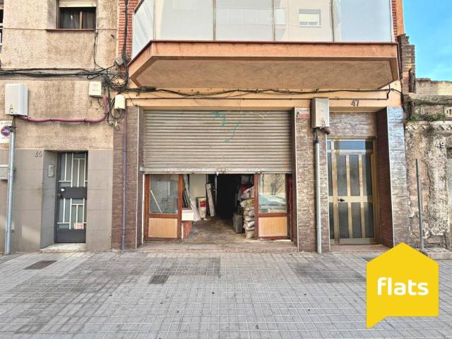 Se vende Local amplio de 125m2 con grandes estancias con Ubicación céntrica e inmejorable