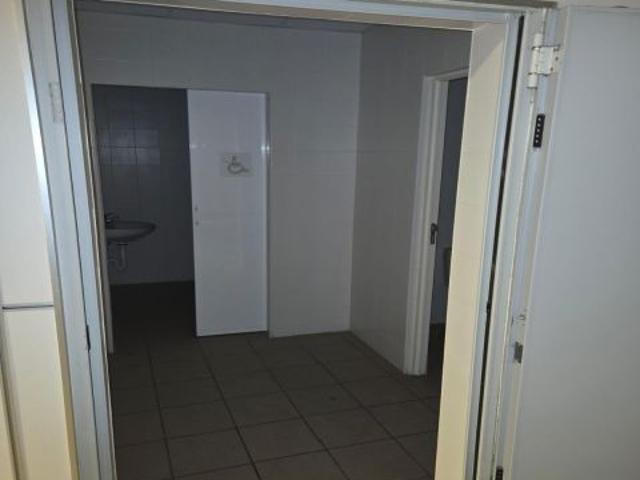 se vende local comercial 1000 metros en Alora