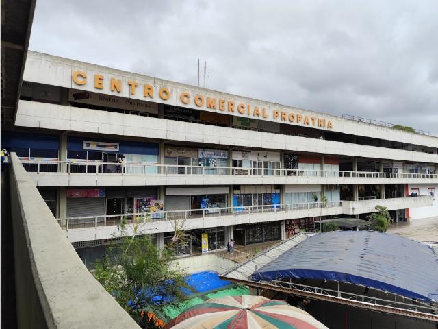 Se vende local comercial 121m2 Propatria 2167