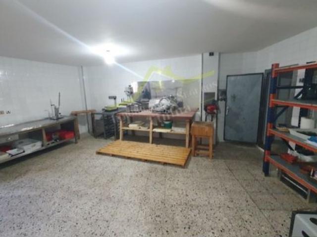 Se vende local comercial