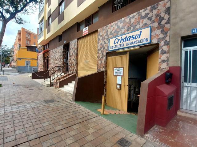 Se vende local comercial con excelente ubicación