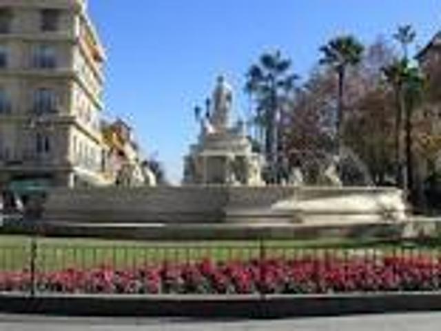 SE VENDE LOCAL COMERCIAL CERCA DE LA CATEDRAL