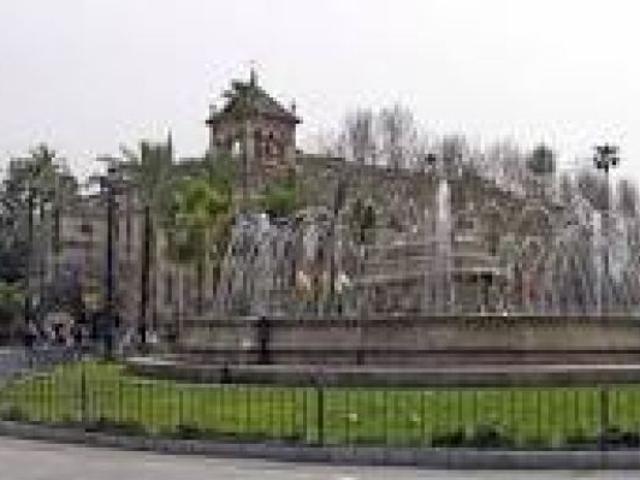 SE VENDE LOCAL COMERCIAL CERCA DE LA CATEDRAL