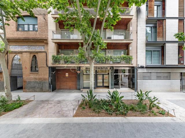 Se vende local comercial alquilado en el centro de Sabadell