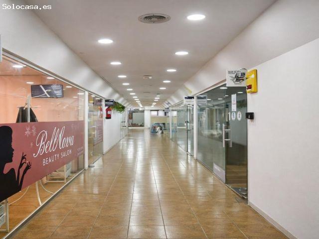SE VENDE local comercial Barbería / peluquería masculina en venta con local · Centro Terrassa Barce
