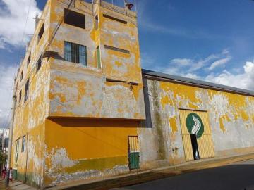 Se Vende Local Comercial de 4 Pisos + Patio en Huamanga, Ayacucho